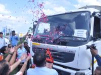 मेट्रो डब्ब्यांचे नागपुरत ढोल ताश्यांच्या गजरात स्वागत - Marathi News | Welcome to Dhol Takht in Nagpur Metro | Latest nagpur Photos at Lokmat.com
